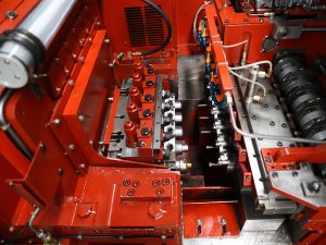 Cold heading machine